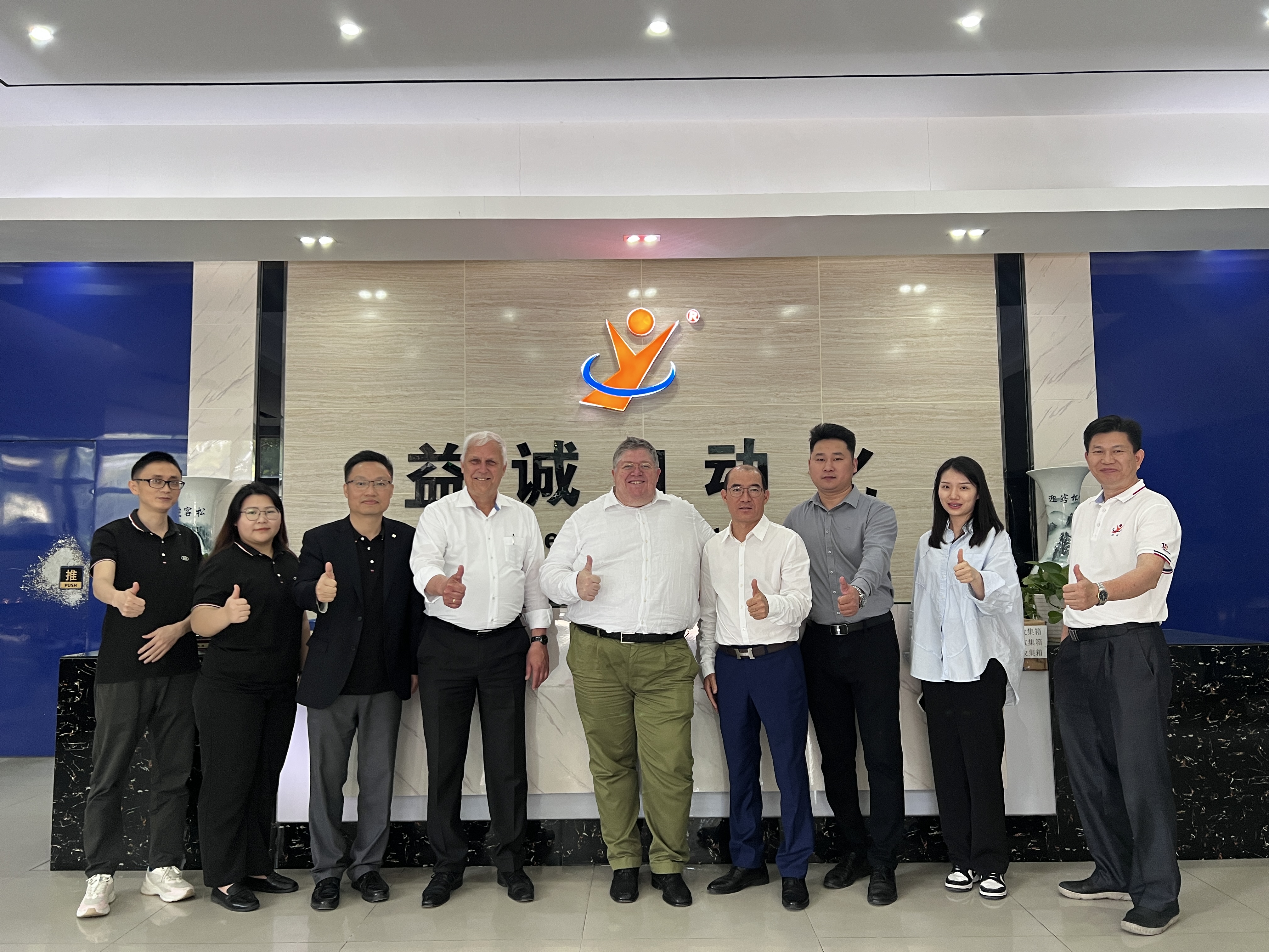熱烈歡迎擁有150多年歷史企業(yè)BJB（百寶明照明）高層團隊來我司參觀交流！